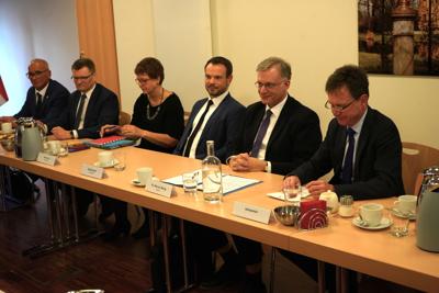 18 marca 2025 r. w ramach wizyty studyjnej w Brukseli radni Województwa Lubuskiego odwiedzili siedzibę przedstawicielstwa partnerskiej Brandenburgii. 