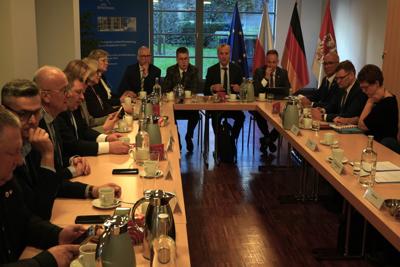 18 marca 2025 r. w ramach wizyty studyjnej w Brukseli radni Województwa Lubuskiego odwiedzili siedzibę przedstawicielstwa partnerskiej Brandenburgii. 