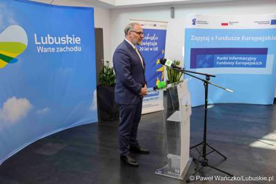 W Lubuskim Centrum Cyfryzacji w Gorzowie Wlkp. 24 marca 2025 r. odbyła się konferencja poświęcona rozwojowi bezpieczeństwa cyfrowego w regionie. W otwarciu roboczego spotkania „Rozwój e-usług w województwie lubuskim – SOC” uczestniczył marszałek województwa lubuskiego Marcin Jabłoński.

