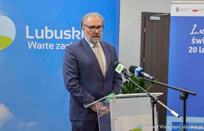 W Lubuskim Centrum Cyfryzacji w Gorzowie Wlkp. 24 marca 2025 r. odbyła się konferencja poświęcona rozwojowi bezpieczeństwa cyfrowego w regionie. W otwarciu roboczego spotkania „Rozwój e-usług w województwie lubuskim – SOC” uczestniczył marszałek województwa lubuskiego Marcin Jabłoński.

