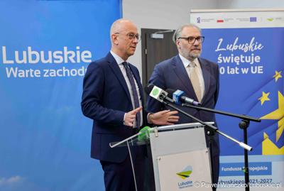 W Lubuskim Centrum Cyfryzacji w Gorzowie Wlkp. 24 marca 2025 r. odbyła się konferencja poświęcona rozwojowi bezpieczeństwa cyfrowego w regionie. W otwarciu roboczego spotkania „Rozwój e-usług w województwie lubuskim – SOC” uczestniczył marszałek województwa lubuskiego Marcin Jabłoński.

