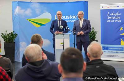 W Lubuskim Centrum Cyfryzacji w Gorzowie Wlkp. 24 marca 2025 r. odbyła się konferencja poświęcona rozwojowi bezpieczeństwa cyfrowego w regionie. W otwarciu roboczego spotkania „Rozwój e-usług w województwie lubuskim – SOC” uczestniczył marszałek województwa lubuskiego Marcin Jabłoński.

