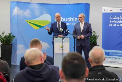 W Lubuskim Centrum Cyfryzacji w Gorzowie Wlkp. 24 marca 2025 r. odbyła się konferencja poświęcona rozwojowi bezpieczeństwa cyfrowego w regionie. W otwarciu roboczego spotkania „Rozwój e-usług w województwie lubuskim – SOC” uczestniczył marszałek województwa lubuskiego Marcin Jabłoński.


