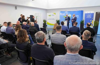 W Lubuskim Centrum Cyfryzacji w Gorzowie Wlkp. 24 marca 2025 r. odbyła się konferencja poświęcona rozwojowi bezpieczeństwa cyfrowego w regionie. W otwarciu roboczego spotkania „Rozwój e-usług w województwie lubuskim – SOC” uczestniczył marszałek województwa lubuskiego Marcin Jabłoński.

