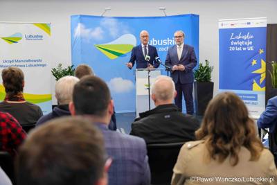 W Lubuskim Centrum Cyfryzacji w Gorzowie Wlkp. 24 marca 2025 r. odbyła się konferencja poświęcona rozwojowi bezpieczeństwa cyfrowego w regionie. W otwarciu roboczego spotkania „Rozwój e-usług w województwie lubuskim – SOC” uczestniczył marszałek województwa lubuskiego Marcin Jabłoński.

