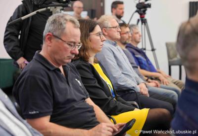 W Lubuskim Centrum Cyfryzacji w Gorzowie Wlkp. 24 marca 2025 r. odbyła się konferencja poświęcona rozwojowi bezpieczeństwa cyfrowego w regionie. W otwarciu roboczego spotkania „Rozwój e-usług w województwie lubuskim – SOC” uczestniczył marszałek województwa lubuskiego Marcin Jabłoński.

