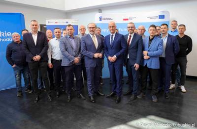 W Lubuskim Centrum Cyfryzacji w Gorzowie Wlkp. 24 marca 2025 r. odbyła się konferencja poświęcona rozwojowi bezpieczeństwa cyfrowego w regionie. W otwarciu roboczego spotkania „Rozwój e-usług w województwie lubuskim – SOC” uczestniczył marszałek województwa lubuskiego Marcin Jabłoński.

