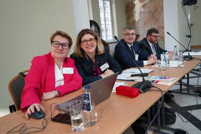 26 marca 2025 r. w Sali Polskiej w Oddziale Okręgowym NBP w Krakowie marszałek  wojewódzwa lubuskiego Marcin Jabłoński otworzył 49. obrady Komitetu ds. Współpracy Międzyregionalnej Polsko-Niemieckiej Komisji Międzyrządowej ds. Współpracy Regionalnej i Przygranicznej. 