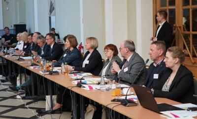 26 marca 2025 r. w Sali Polskiej w Oddziale Okręgowym NBP w Krakowie marszałek  wojewódzwa lubuskiego Marcin Jabłoński otworzył 49. obrady Komitetu ds. Współpracy Międzyregionalnej Polsko-Niemieckiej Komisji Międzyrządowej ds. Współpracy Regionalnej i Przygranicznej. 