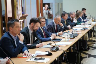 26 marca 2025 r. w Sali Polskiej w Oddziale Okręgowym NBP w Krakowie marszałek  wojewódzwa lubuskiego Marcin Jabłoński otworzył 49. obrady Komitetu ds. Współpracy Międzyregionalnej Polsko-Niemieckiej Komisji Międzyrządowej ds. Współpracy Regionalnej i Przygranicznej. 