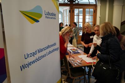 26 marca 2025 r. w Sali Polskiej w Oddziale Okręgowym NBP w Krakowie marszałek  wojewódzwa lubuskiego Marcin Jabłoński otworzył 49. obrady Komitetu ds. Współpracy Międzyregionalnej Polsko-Niemieckiej Komisji Międzyrządowej ds. Współpracy Regionalnej i Przygranicznej. 