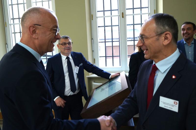 26 marca 2025 r. w Sali Polskiej w Oddziale Okręgowym NBP w Krakowie marszałek  wojewódzwa lubuskiego Marcin Jabłoński otworzył 49. obrady Komitetu ds. Współpracy Międzyregionalnej Polsko-Niemieckiej Komisji Międzyrządowej ds. Współpracy Regionalnej i Przygranicznej.