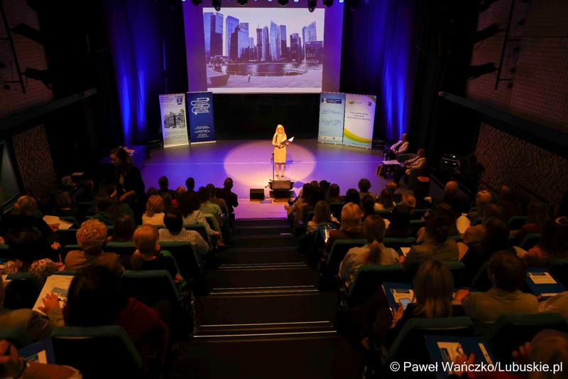 Uczestnicy konferencji pn. Wczesna edukacja w dobie zmian - potrzeby i oczekiwania  XXI wieku, w Centrum Kreatywnej Kultury w Regionalnym Centrum Animacji Kultury w Zielonej Górze