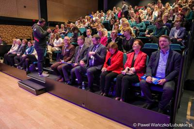 Uczestnicy konferencji pn. Wczesna edukacja w dobie zmian - potrzeby i oczekiwania  XXI wieku, w Centrum Kreatywnej Kultury w Regionalnym Centrum Animacji Kultury w Zielonej Górze