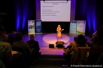 Uczestnicy konferencji pn. Wczesna edukacja w dobie zmian - potrzeby i oczekiwania  XXI wieku, w Centrum Kreatywnej Kultury w Regionalnym Centrum Animacji Kultury w Zielonej Górze