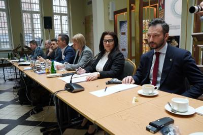 27 marca 2025 r. w Krakowie, w Sali Polskiej Oddziału Okręgowego Narodowego Banku Polskiego, zorganizowano 44. posiedzenie Komitetu ds. Współpracy Przygranicznej Polsko-Niemieckiej Komisji Międzyrządowej ds. Współpracy Regionalnej i Przygranicznej. 