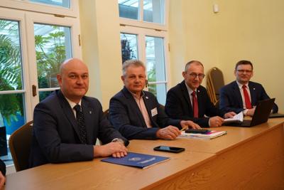 27 marca 2025 r. w Krakowie, w Sali Polskiej Oddziału Okręgowego Narodowego Banku Polskiego, zorganizowano 44. posiedzenie Komitetu ds. Współpracy Przygranicznej Polsko-Niemieckiej Komisji Międzyrządowej ds. Współpracy Regionalnej i Przygranicznej. 