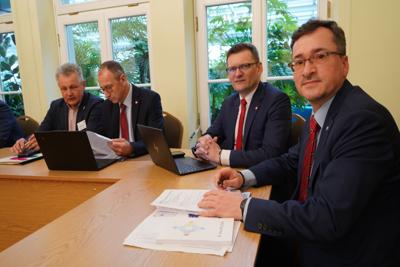 27 marca 2025 r. w Krakowie, w Sali Polskiej Oddziału Okręgowego Narodowego Banku Polskiego, zorganizowano 44. posiedzenie Komitetu ds. Współpracy Przygranicznej Polsko-Niemieckiej Komisji Międzyrządowej ds. Współpracy Regionalnej i Przygranicznej. 