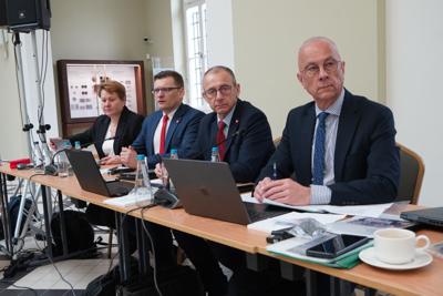27 marca 2025 r. w Krakowie, w Sali Polskiej Oddziału Okręgowego Narodowego Banku Polskiego, zorganizowano 44. posiedzenie Komitetu ds. Współpracy Przygranicznej Polsko-Niemieckiej Komisji Międzyrządowej ds. Współpracy Regionalnej i Przygranicznej. 