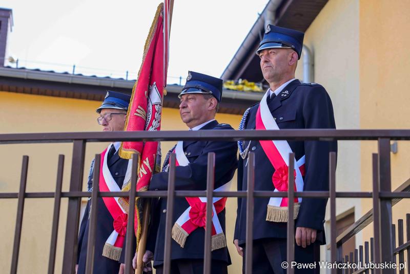 Uroczyste przekazanie nowego lekkiego wozu ratowniczo-gaśniczego dla Ochotniczej Straży Pożarnej w Nowym Kramsku