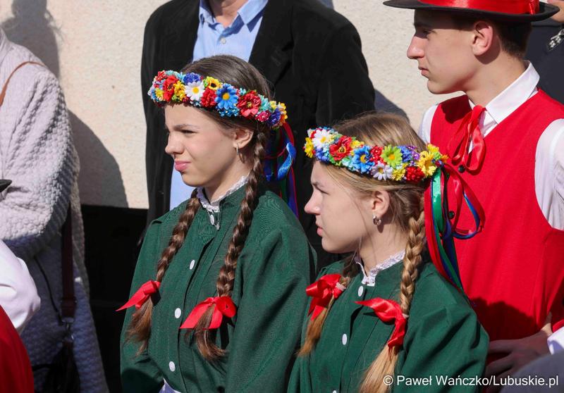 Uroczyste przekazanie nowego lekkiego wozu ratowniczo-gaśniczego dla Ochotniczej Straży Pożarnej w Nowym Kramsku