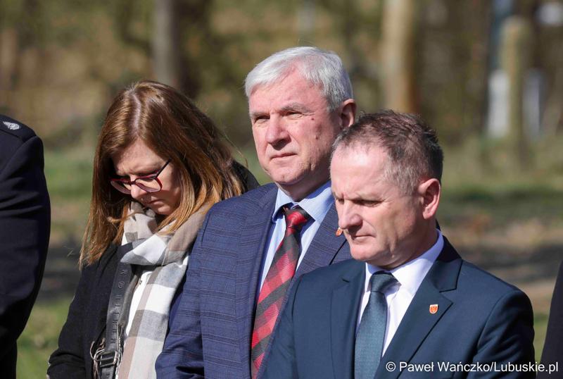 Uroczyste przekazanie nowego lekkiego wozu ratowniczo-gaśniczego dla Ochotniczej Straży Pożarnej w Nowym Kramsku