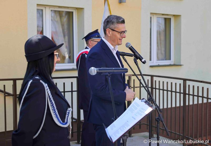 Uroczyste przekazanie nowego lekkiego wozu ratowniczo-gaśniczego dla Ochotniczej Straży Pożarnej w Nowym Kramsku