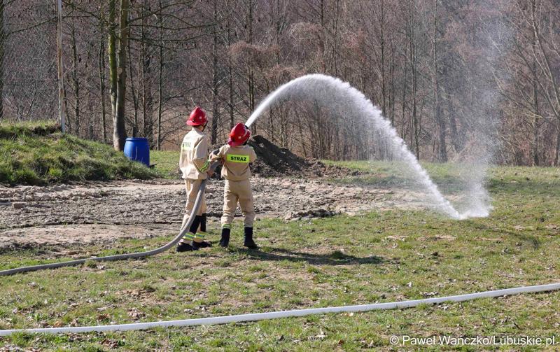 Uroczyste przekazanie nowego lekkiego wozu ratowniczo-gaśniczego dla Ochotniczej Straży Pożarnej w Nowym Kramsku