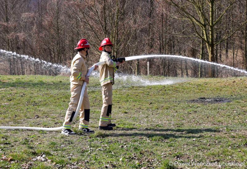 Uroczyste przekazanie nowego lekkiego wozu ratowniczo-gaśniczego dla Ochotniczej Straży Pożarnej w Nowym Kramsku