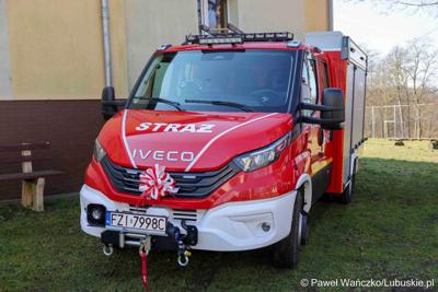Uroczyste przekazanie nowego lekkiego wozu ratowniczo-gaśniczego dla Ochotniczej Straży Pożarnej w Nowym Kramsku 