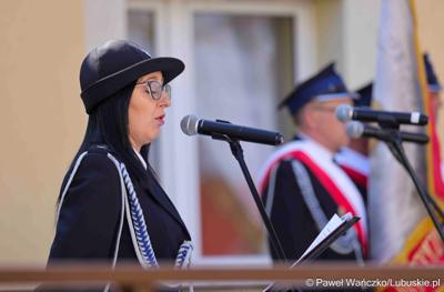 Uroczyste przekazanie nowego lekkiego wozu ratowniczo-gaśniczego dla Ochotniczej Straży Pożarnej w Nowym Kramsku 