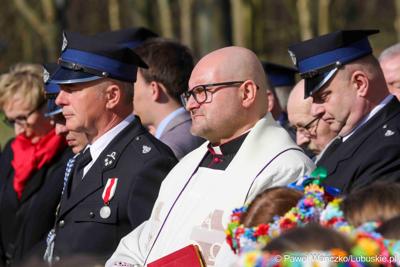 Uroczyste przekazanie nowego lekkiego wozu ratowniczo-gaśniczego dla Ochotniczej Straży Pożarnej w Nowym Kramsku 