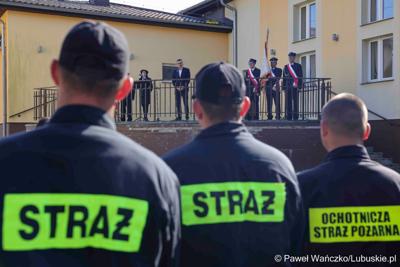 Uroczyste przekazanie nowego lekkiego wozu ratowniczo-gaśniczego dla Ochotniczej Straży Pożarnej w Nowym Kramsku 