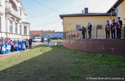 Uroczyste przekazanie nowego lekkiego wozu ratowniczo-gaśniczego dla Ochotniczej Straży Pożarnej w Nowym Kramsku 