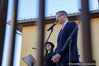 Uroczyste przekazanie nowego lekkiego wozu ratowniczo-gaśniczego dla Ochotniczej Straży Pożarnej w Nowym Kramsku 