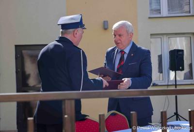 Uroczyste przekazanie nowego lekkiego wozu ratowniczo-gaśniczego dla Ochotniczej Straży Pożarnej w Nowym Kramsku 