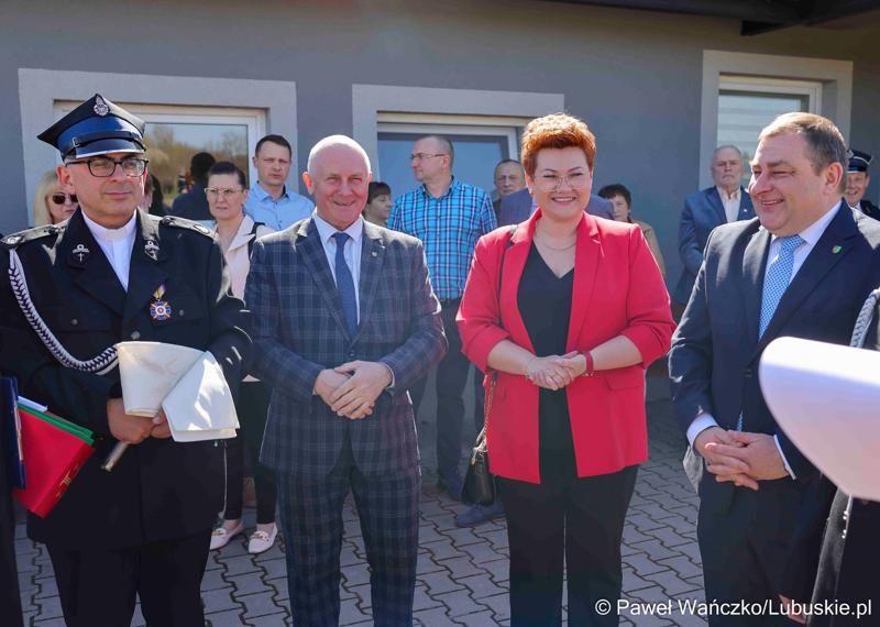Uroczystość przekazania nowego wozu strażackiego dla OSP Lipinki Łużyckie