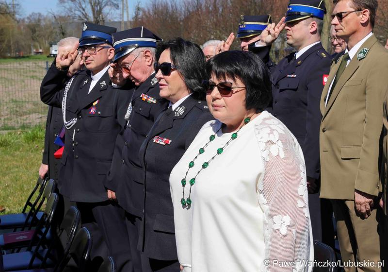 Uroczystość przekazania nowego wozu strażackiego dla OSP Lipinki Łużyckie