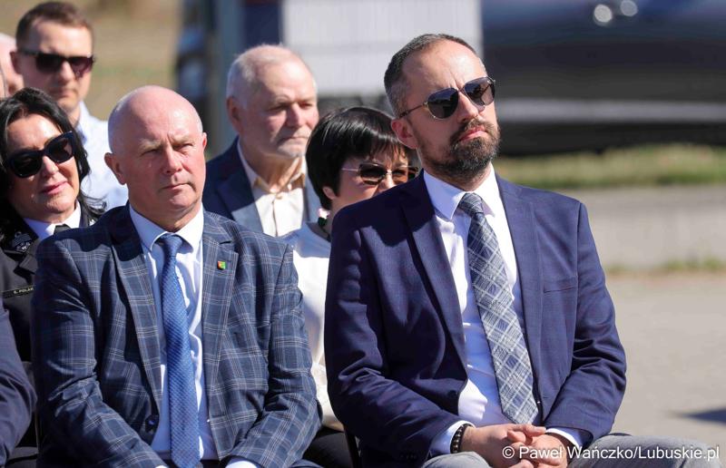 Uroczystość przekazania nowego wozu strażackiego dla OSP Lipinki Łużyckie