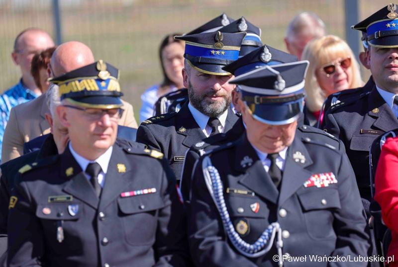 Uroczystość przekazania nowego wozu strażackiego dla OSP Lipinki Łużyckie