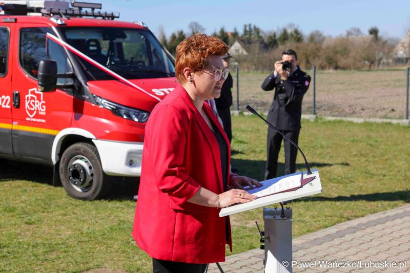 Uroczystość przekazania nowego wozu strażackiego dla OSP Lipinki Łużyckie