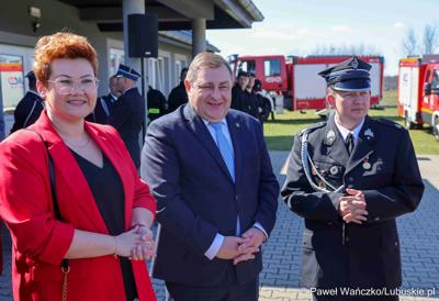 Uroczystość przekazania nowego wozu strażackiego dla OSP Lipinki Łużyckie 