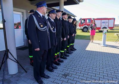 Uroczystość przekazania nowego wozu strażackiego dla OSP Lipinki Łużyckie 