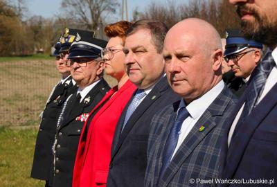 Uroczystość przekazania nowego wozu strażackiego dla OSP Lipinki Łużyckie 