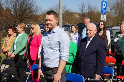 Uroczystość przekazania nowego wozu strażackiego dla OSP Lipinki Łużyckie 