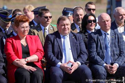 Uroczystość przekazania nowego wozu strażackiego dla OSP Lipinki Łużyckie 
