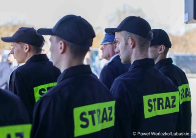 Uroczystość przekazania nowego wozu strażackiego dla OSP Lipinki Łużyckie 