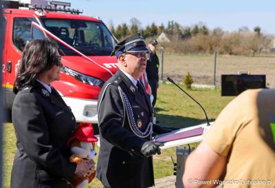 Uroczystość przekazania nowego wozu strażackiego dla OSP Lipinki Łużyckie 