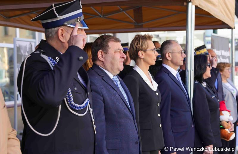 Uroczystość przekazania nowego wozu strażackiego dla OSP Żary-Kunice