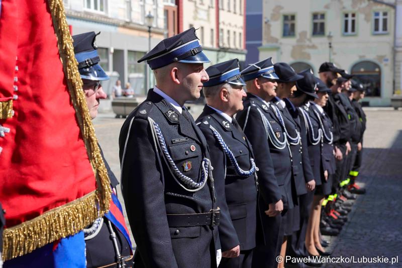 Uroczystość przekazania nowego wozu strażackiego dla OSP Żary-Kunice